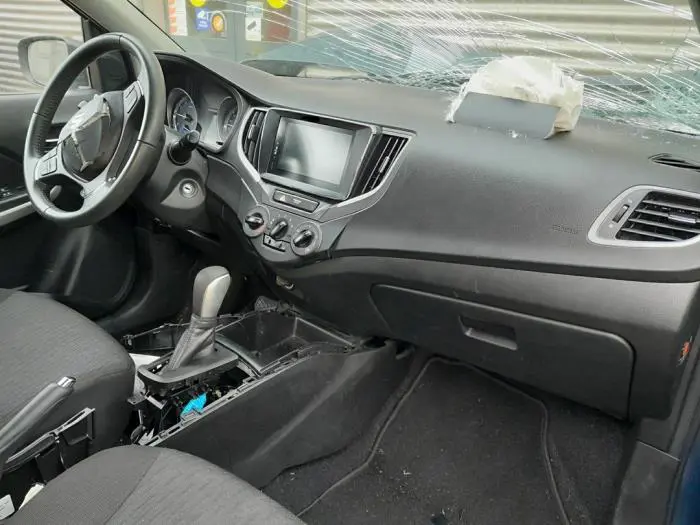 Boîte à gants Suzuki Baleno