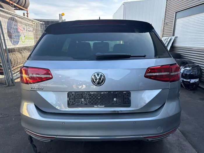 Ruitenwissermotor achter Volkswagen Passat