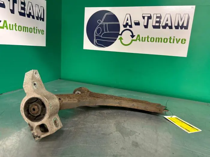 Bras de suspension avant gauche Volkswagen Golf 04-