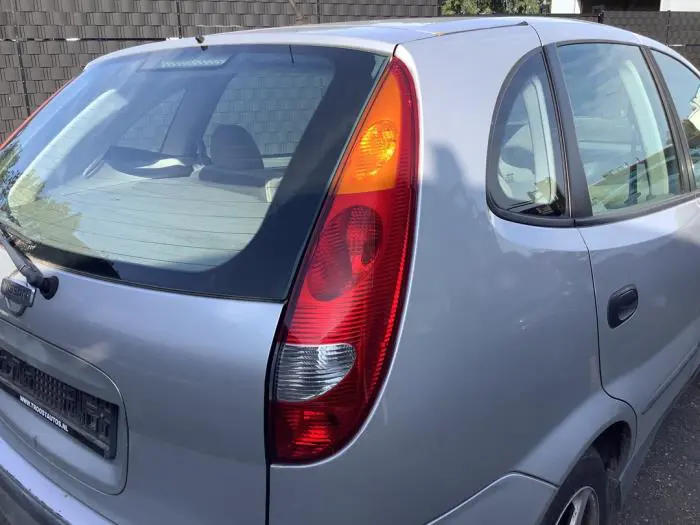 Feu arrière droit Nissan Almera Tino