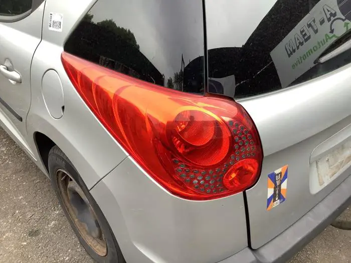 Feu arrière gauche Peugeot 207