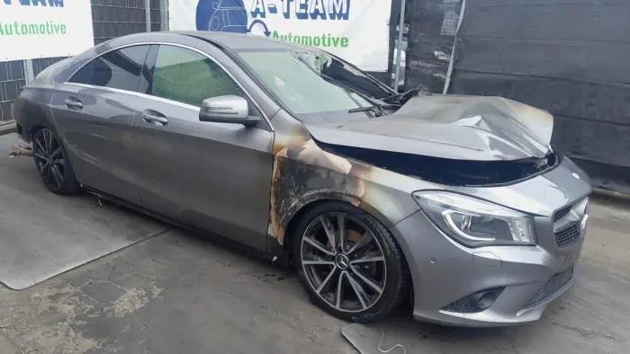 Portier 4Deurs rechts-voor Mercedes CLA