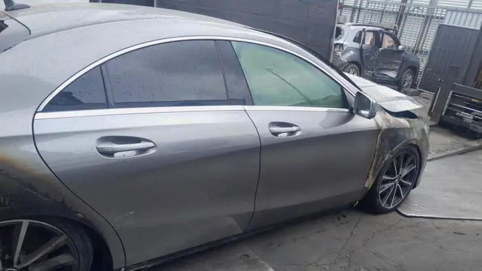 Portière 4portes arrière droite Mercedes CLA