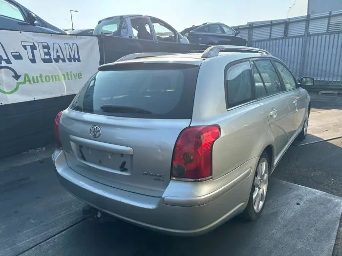 Feu arrière droit Toyota Avensis