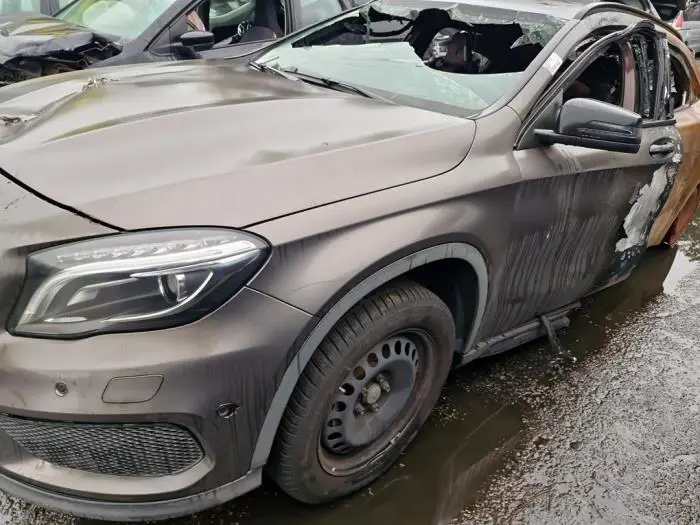 Aile avant gauche Mercedes GLA