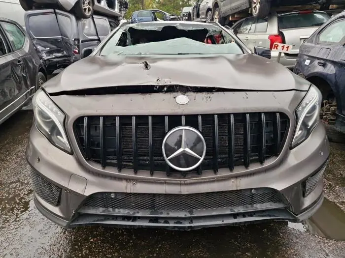 Calandre Mercedes GLA