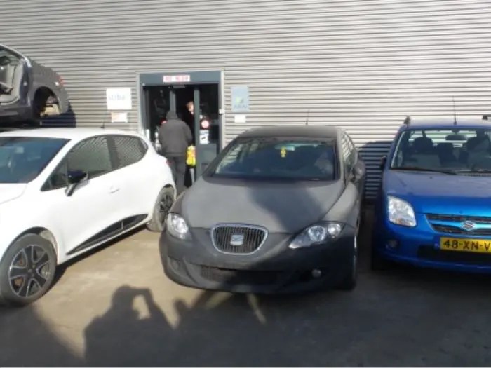 Remklauw (Tang) links-voor Seat Leon